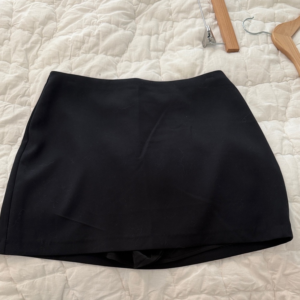 The A&F Scarlett Mini Skort: size medium